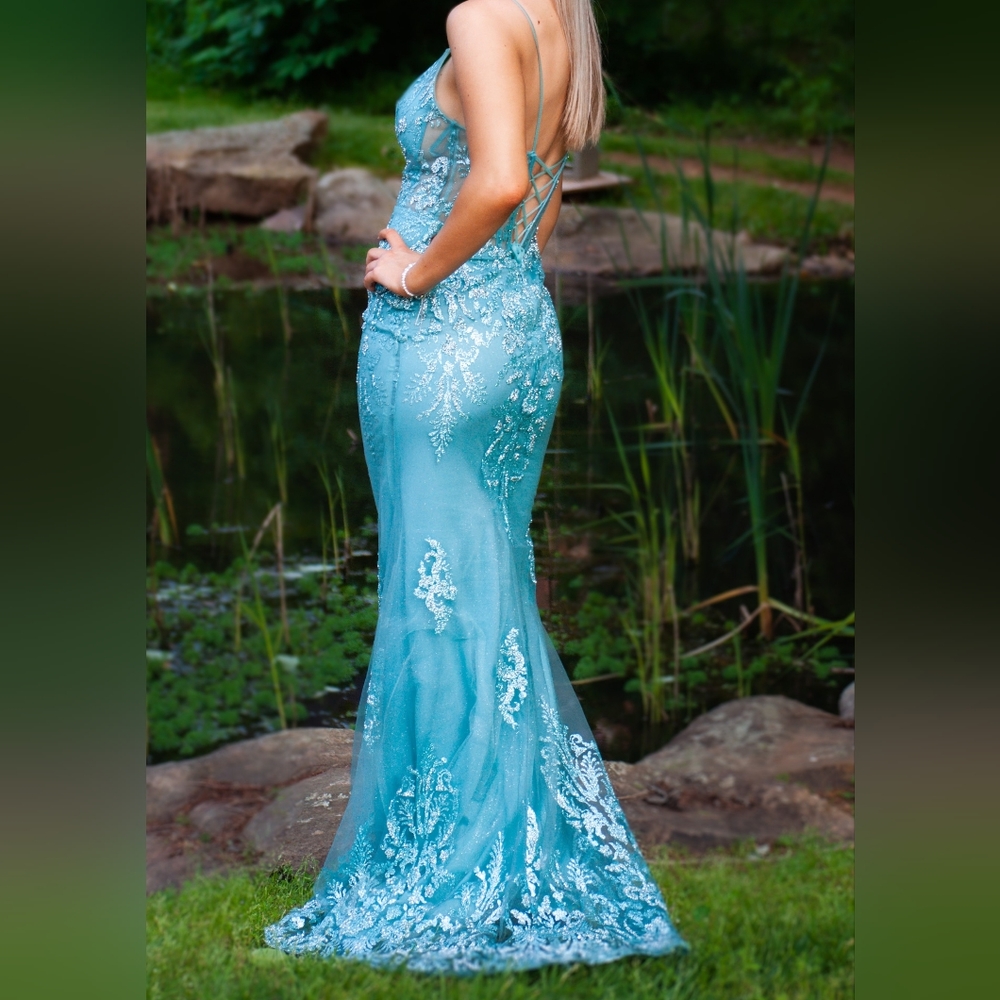 Prom dress - Picture 2 of 2